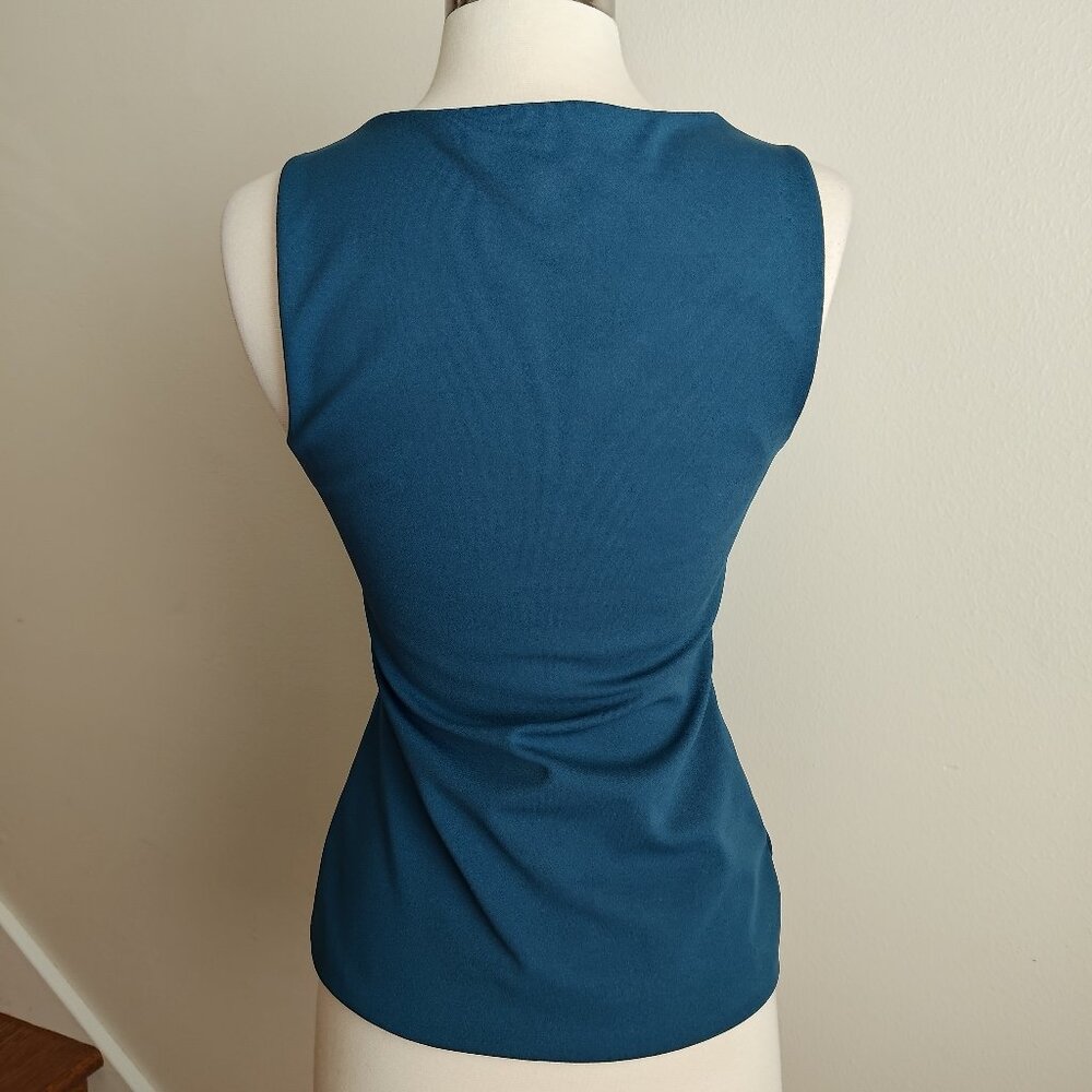 WHBM - Sz. XXS - Asymmetric Ruffle Shell - Picture 4 of 8
